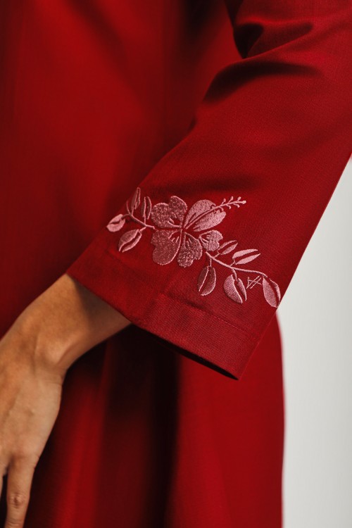 Gulinear Embroidered Kurung Maroon